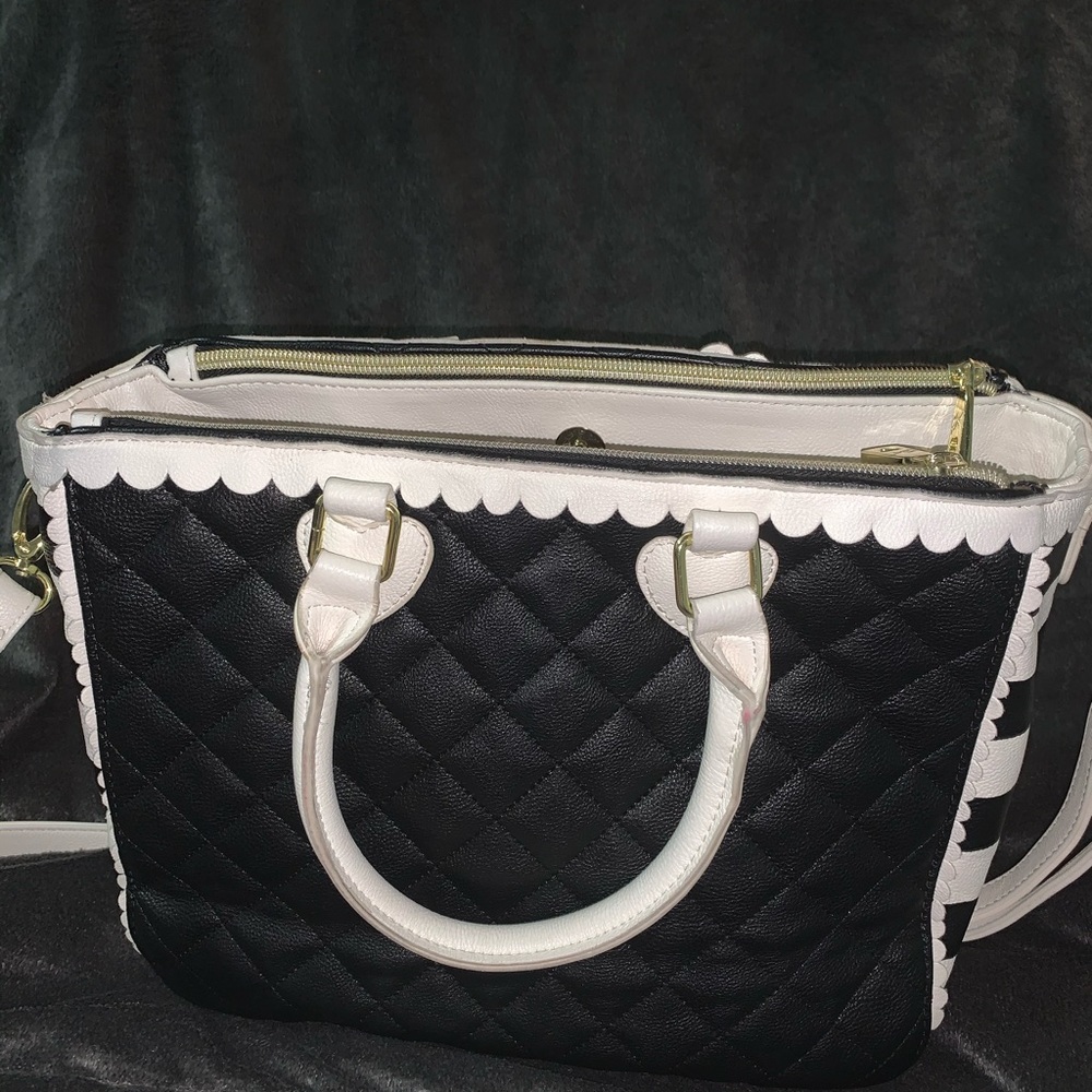 BETSEY JOHNSON- crossbody satchel